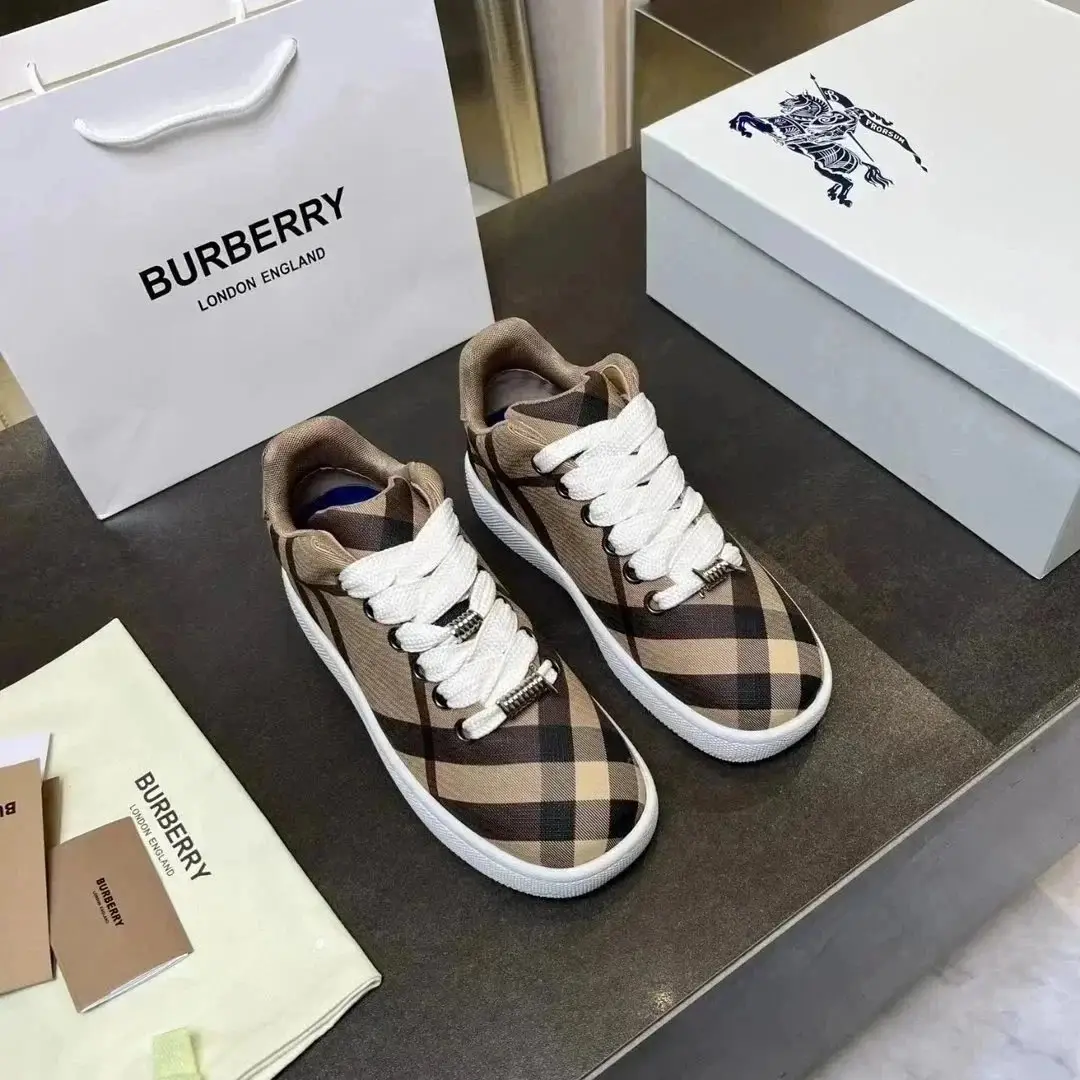 Burberry shoes photo 3