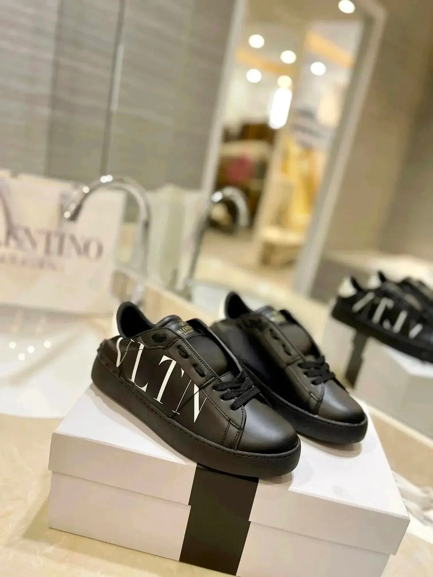 Valentino Shoes photo 3