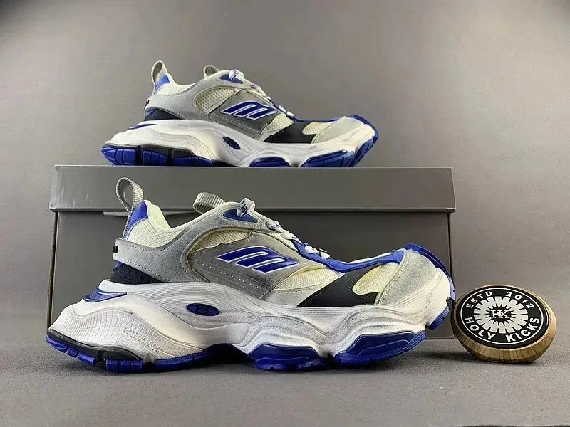 Balenciaga Cargo Sneakers photo 2